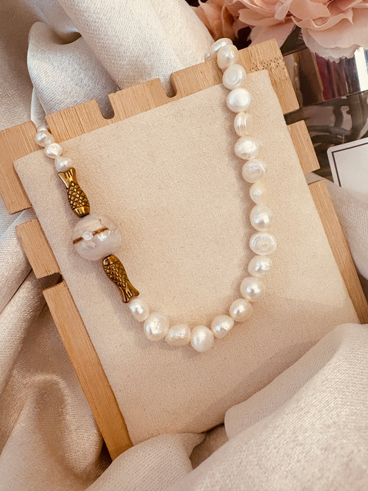 Gold Fish Hema Choker New