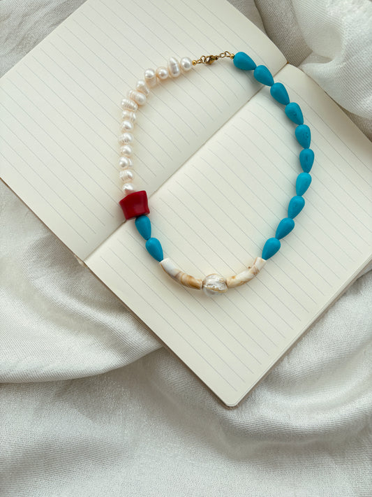 Collar turquesa con rojo